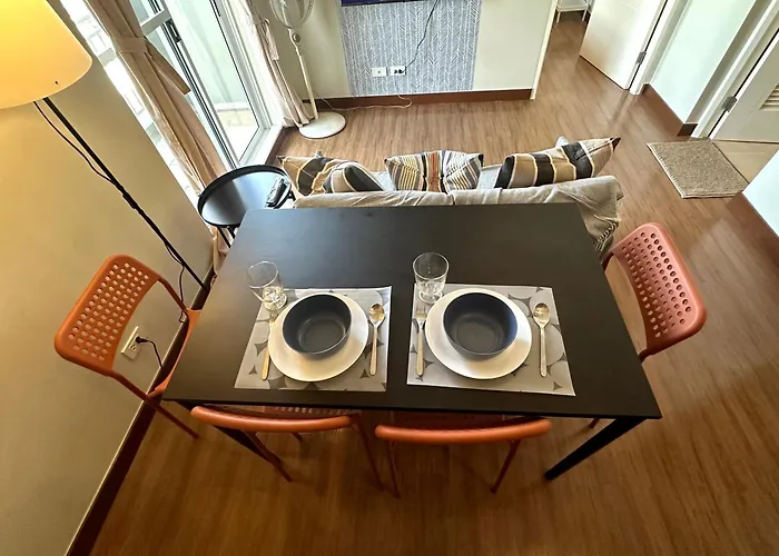Chic 1br With Mid-century Charm & Balcony View *