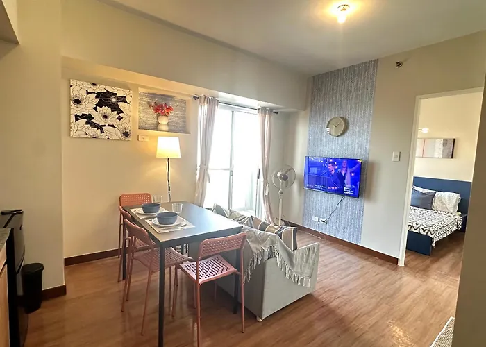 Chic 1br With Mid-century Charm & Balcony View Aparthotel *