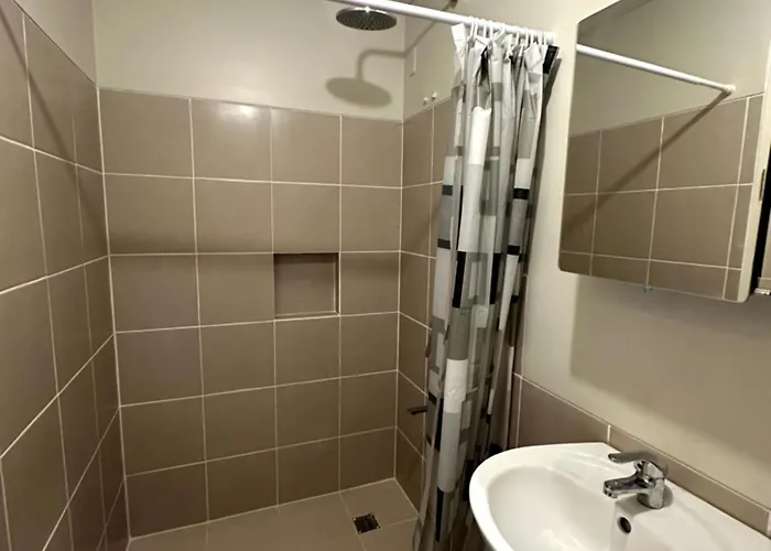 Chic 1br With Mid-century Charm & Balcony View * Manila