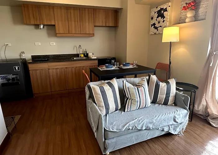 Chic 1br With Mid-century Charm & Balcony View Aparthotel *